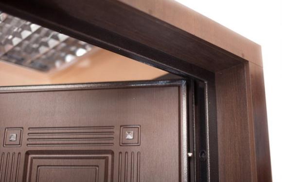 Как установить металлические двери своими руками